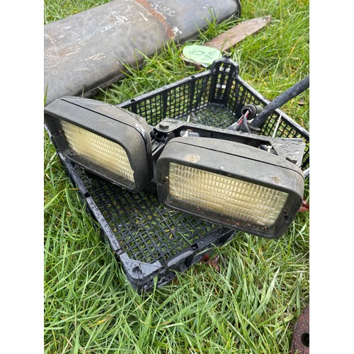 40 - Ford SQ cab work lights