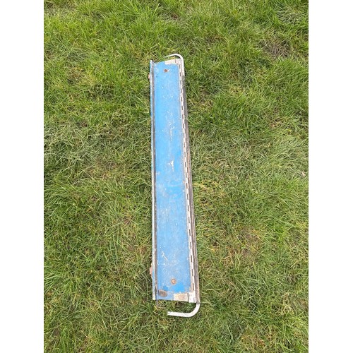 Ford 4610 Q cab rear window, bottom quarter window