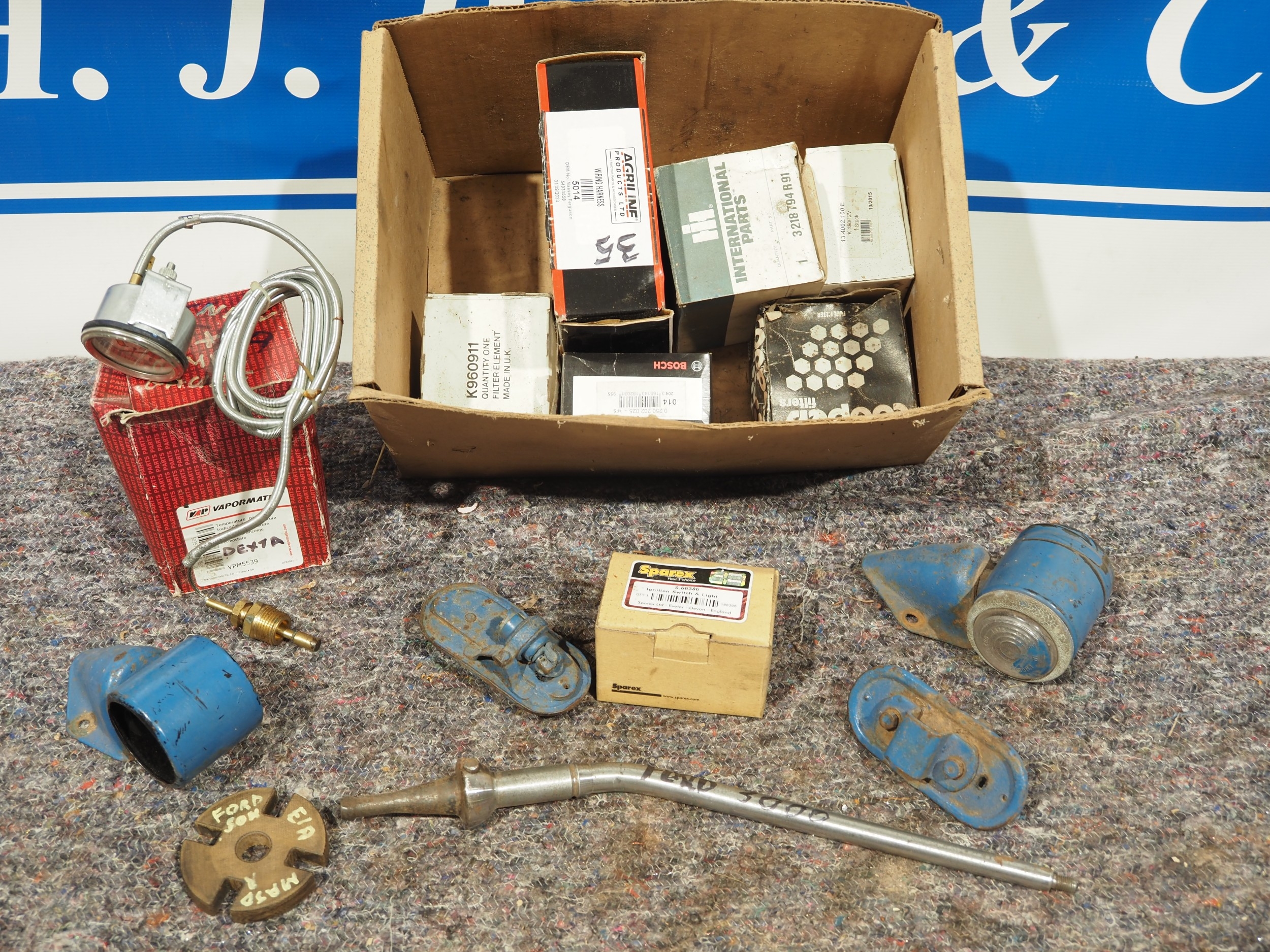 Various tractor parts to include sidelights, Ford 3000 gearstick, Dexta ...