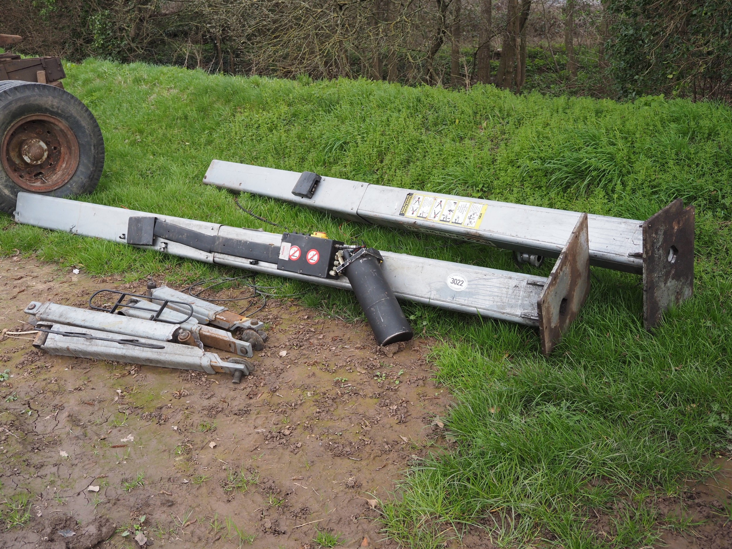 2 Post ramp 3hp 3.2 ton