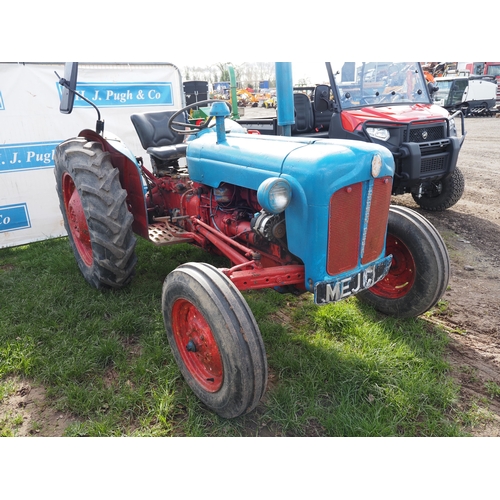 2060 - Fordson Dexta tractor. Runs and drives, new tyres. Key in office