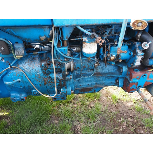 2064 - Ford 4600 tractor with front inside wheel weights. Runs and drives