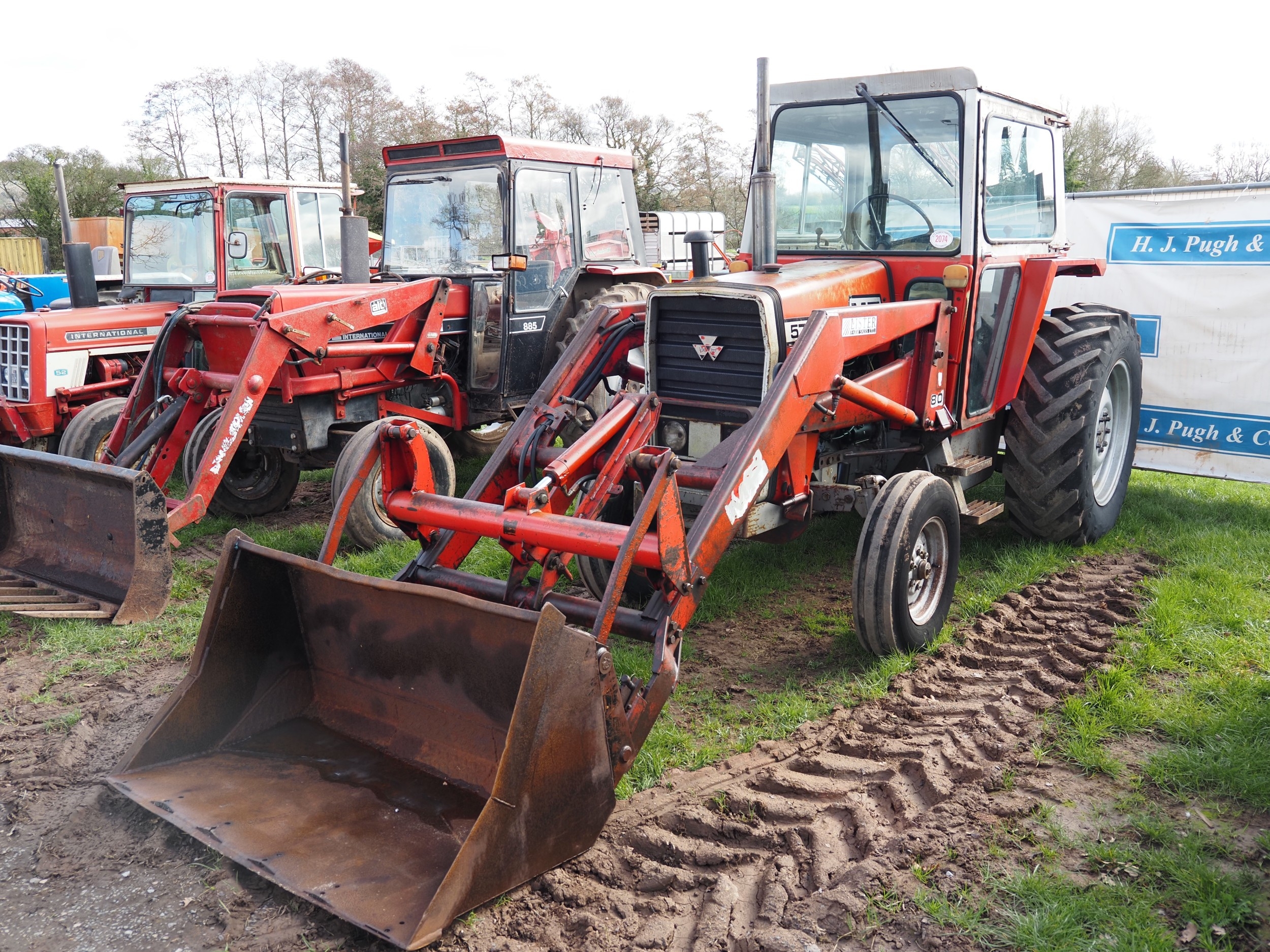 Massey Ferguson 575 tractor, 1980. With power loader. Runs and drive ...