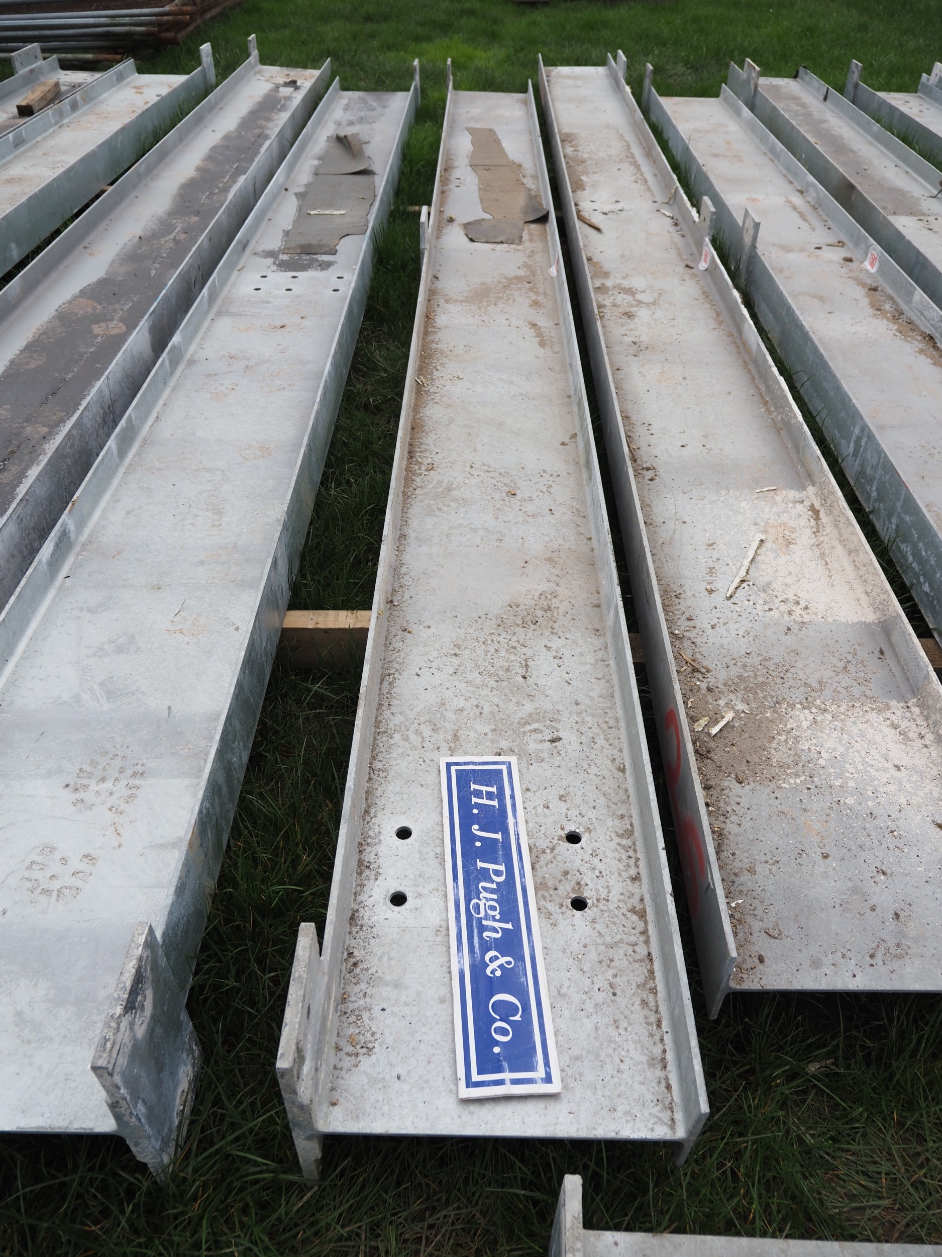 Galvanised column 4.98m x400x145 - 1