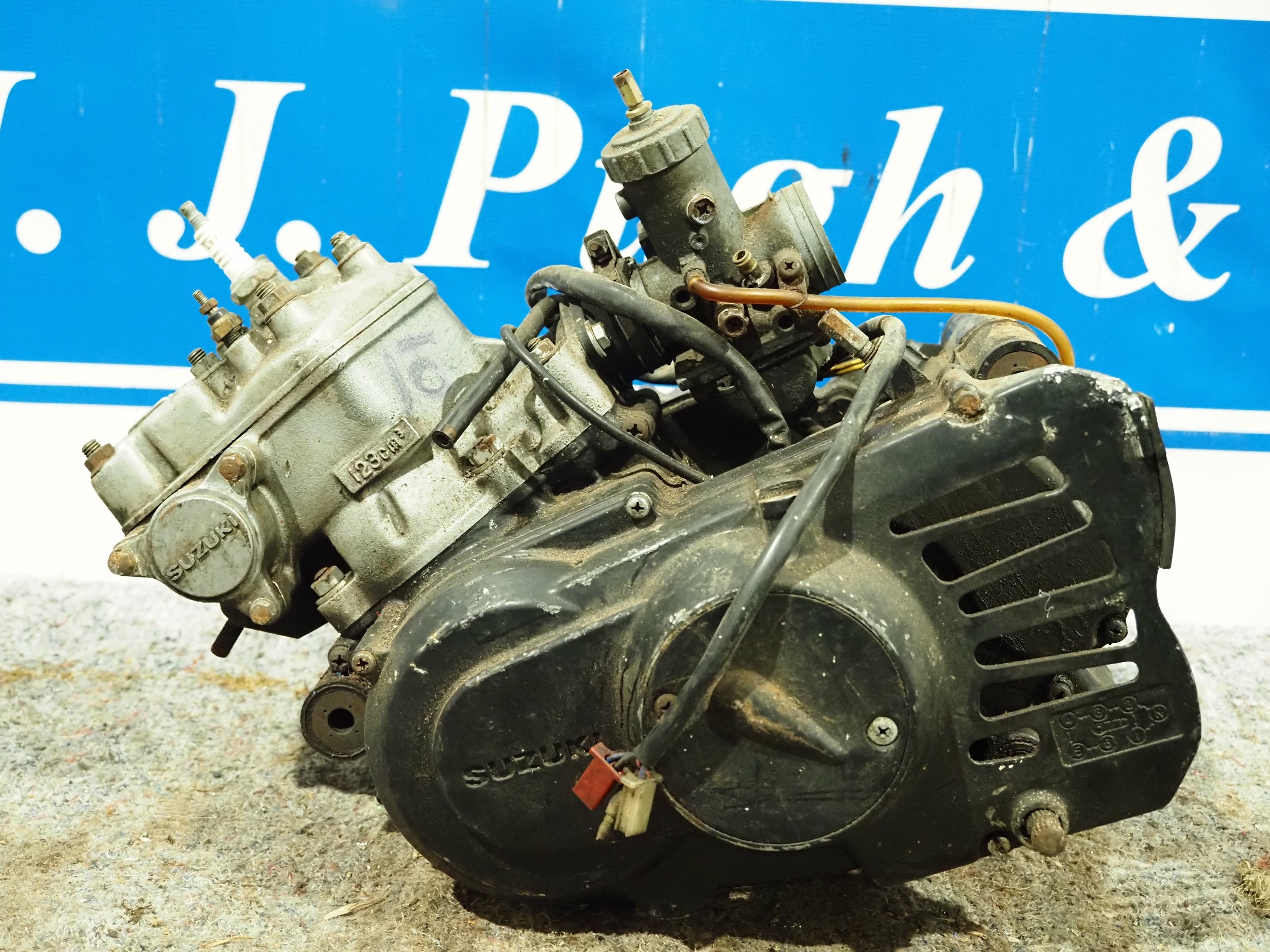 Suzuki RG125 engine parts. Engine No. F112 - 101224