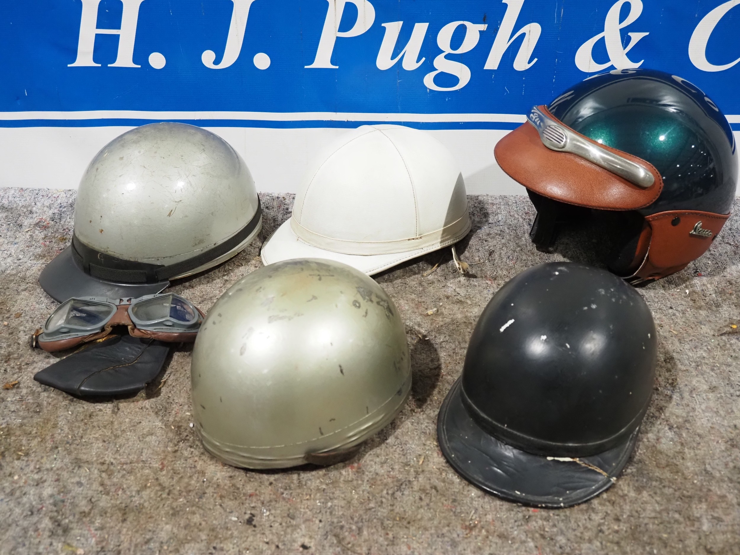 Vintage crash helmets to include Vespa, Trackstar etc - 5