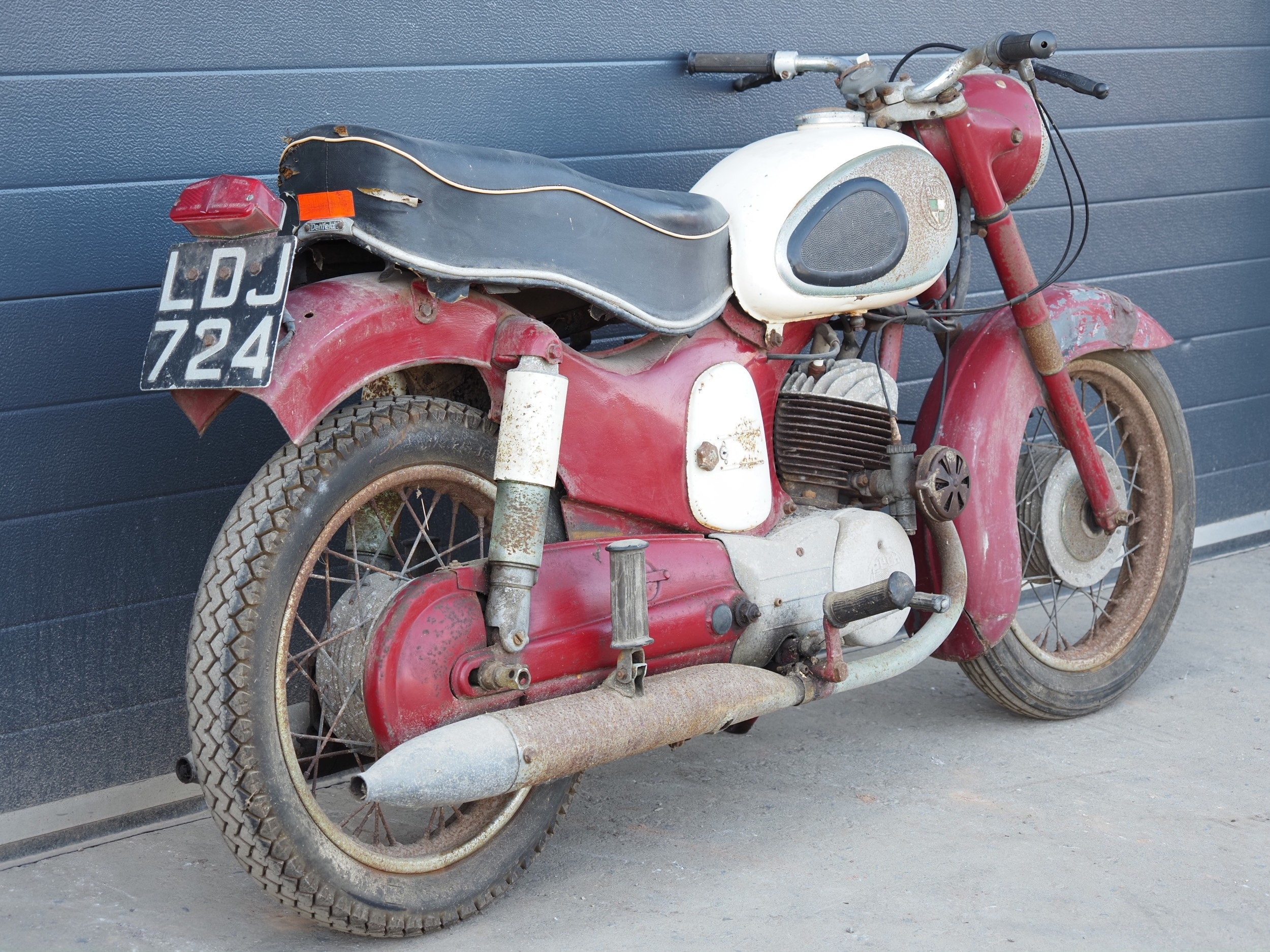 Puch 175 SVS motorcycle project. 175cc Frame No. 1607589 Engine No ...