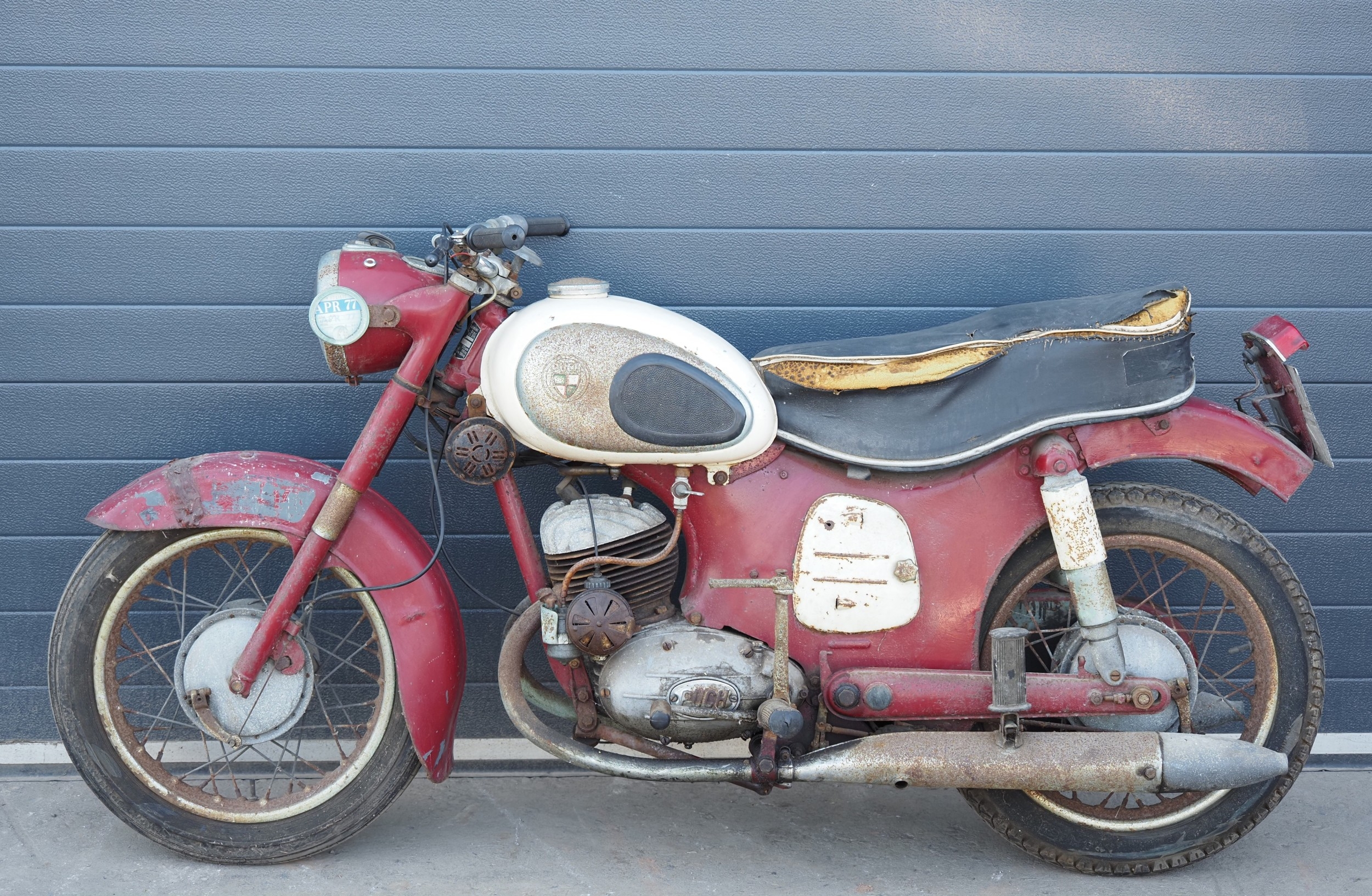 Puch 175 SVS motorcycle project. 175cc Frame No. 1607589 Engine No ...