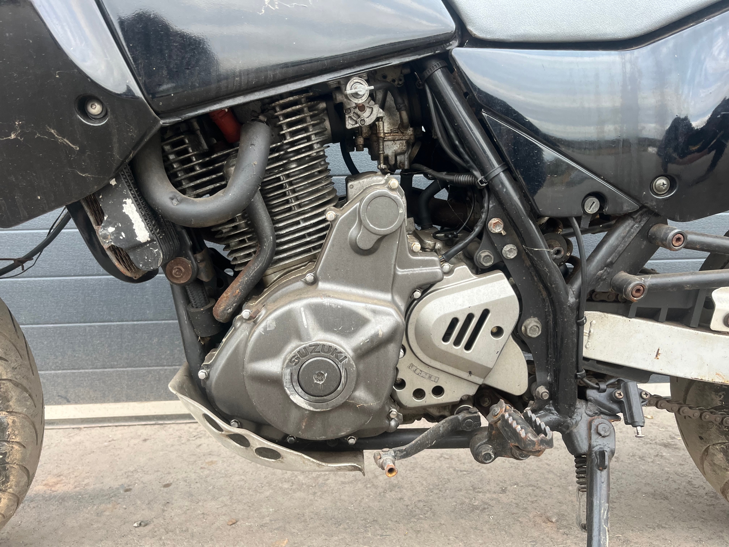 Suzuki DR650 motorcycle. 1996 Frame No. SP43A-110321 Engine turns over ...
