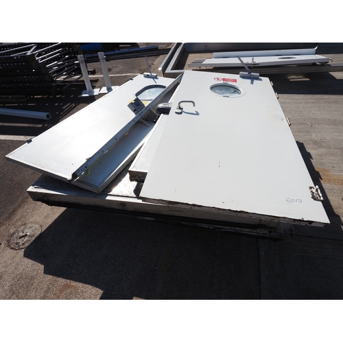 3117 - Chiller unit doors