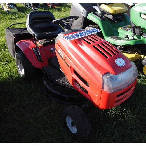 4 - MTD J/136 ride on mower. Non runner. C/w grassbox. Key in office