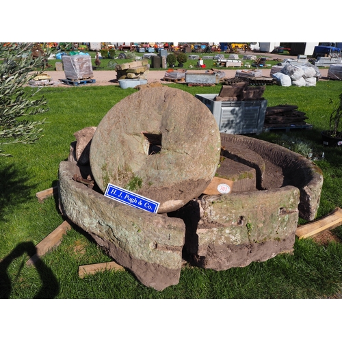 **Ring 2 10am**
Stone cider mill approx. 8ft dia. Dismantled for ease of collection