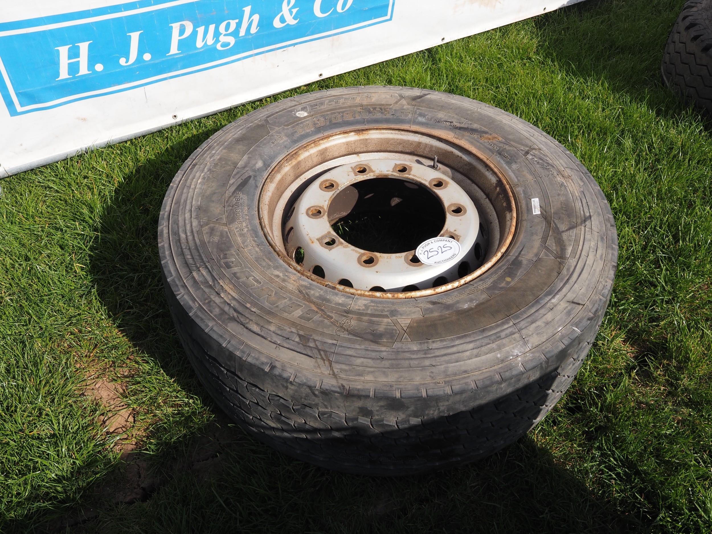 Lorry wheels and tyres 80R 22.5 - 2