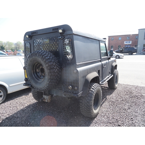 3027 - Land Rover Defender 200 TDI. Runs. MOT until 16/10/26. Galvanised chassis. Reg. F859 DHL. V5 and key... 