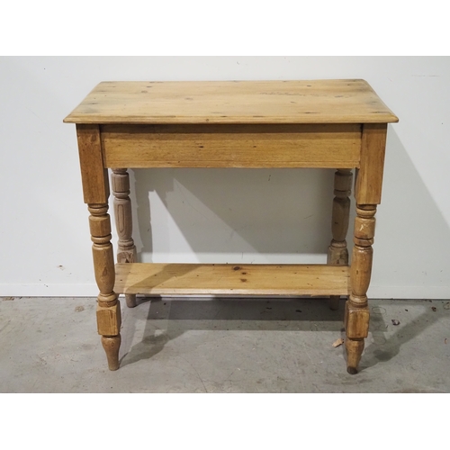 Pine side table H29