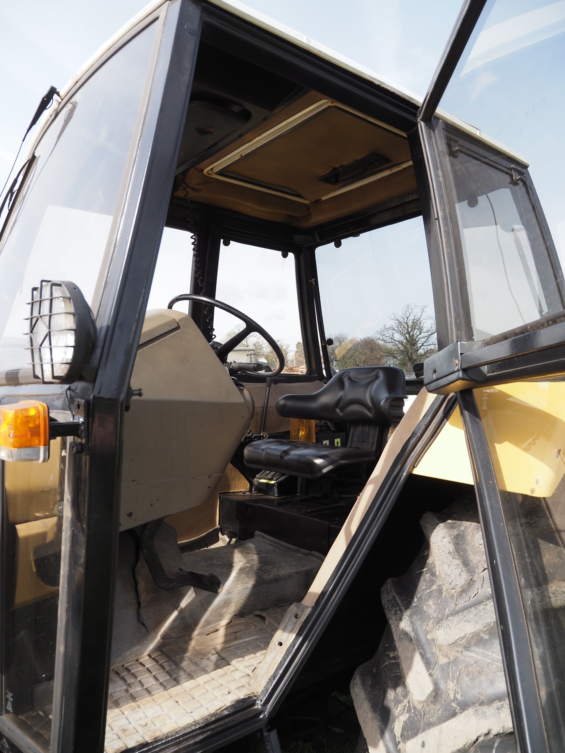 Leyland 804 tractor. 1981. Runs and drives. Light restoration 12 years ...