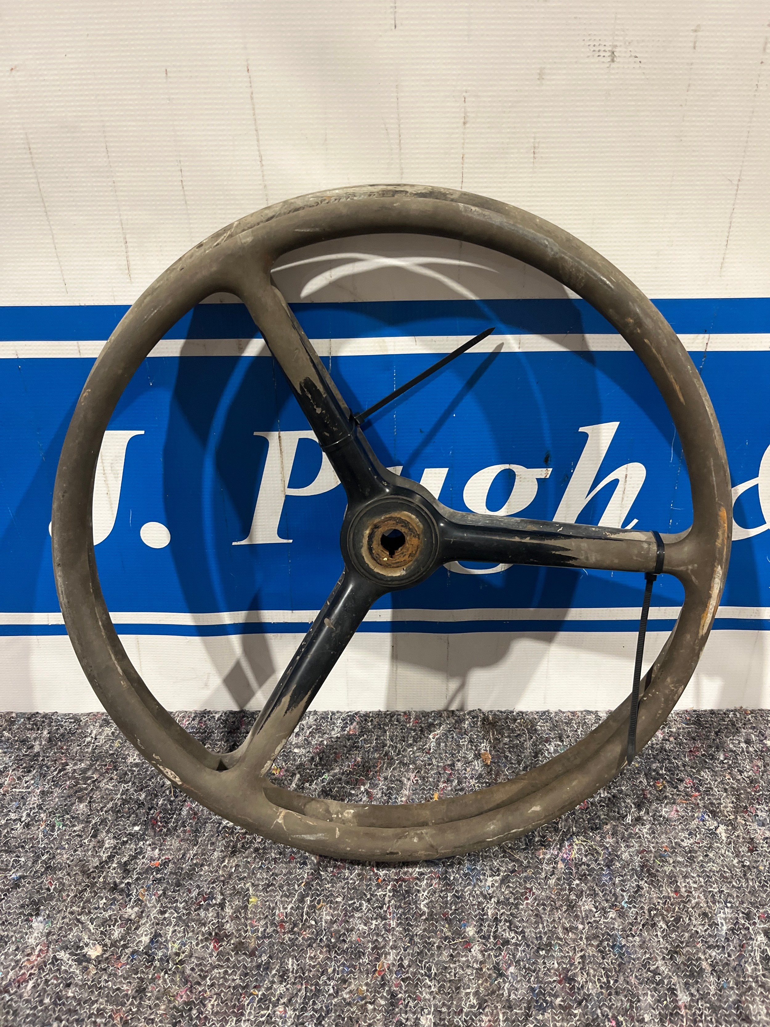 Steering wheels FE35 and B275