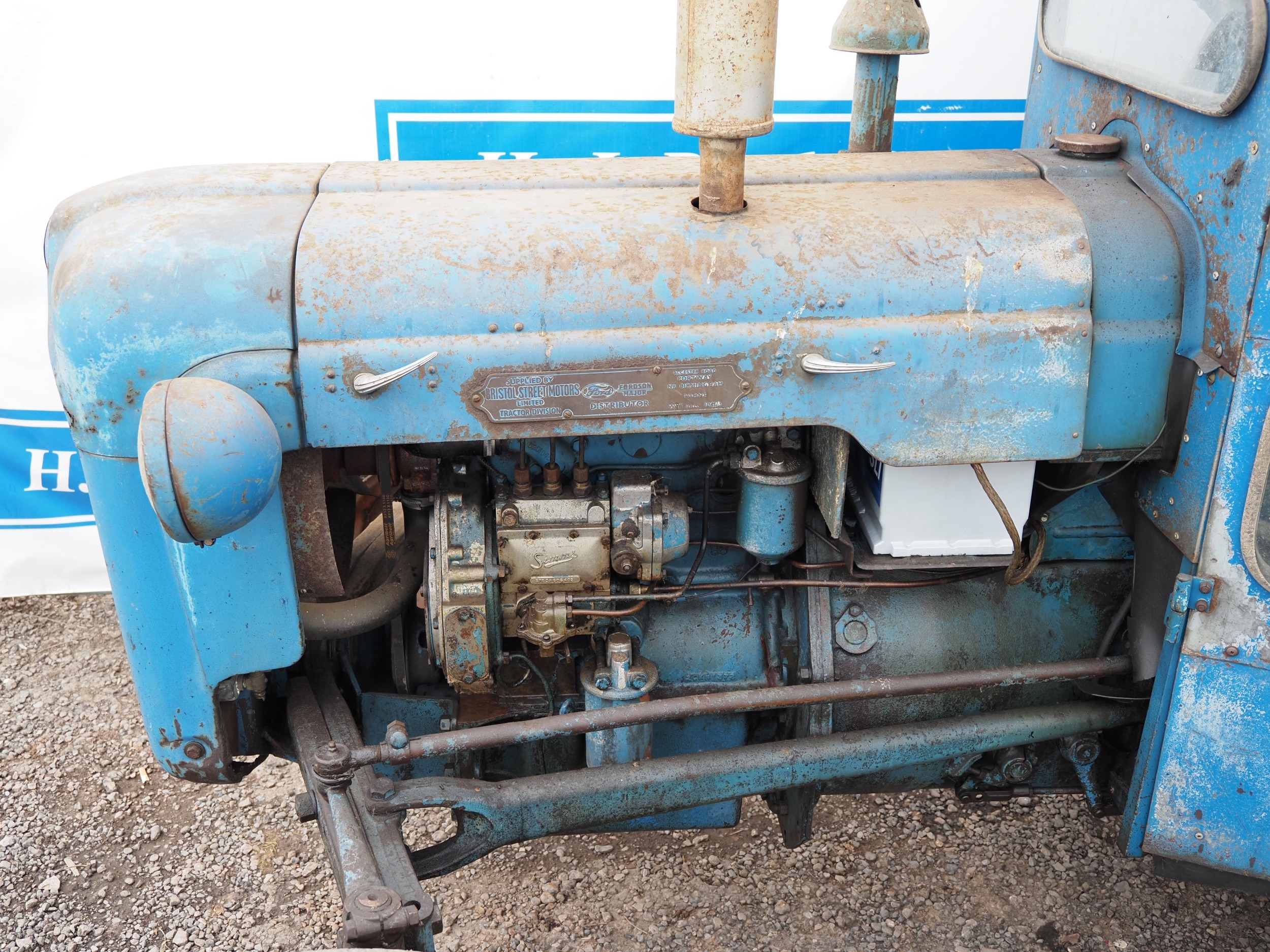 Fordson Dexta tractor. Runs and drives. Fitted with Lambourne cab, pick ...