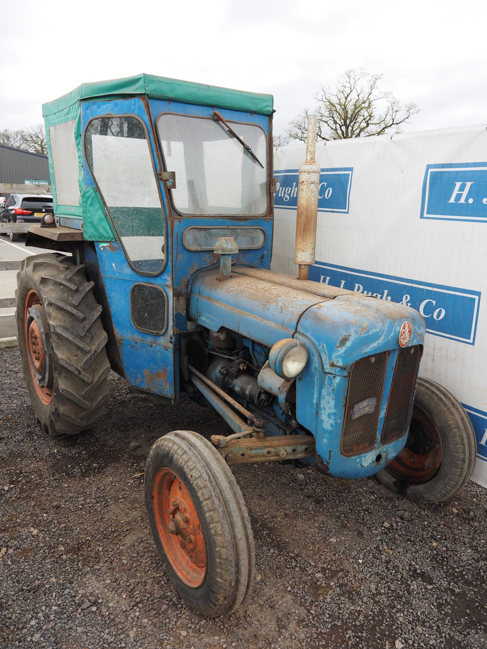 Fordson Dexta tractor. Runs and drives. Fitted with Lambourne cab, pick ...