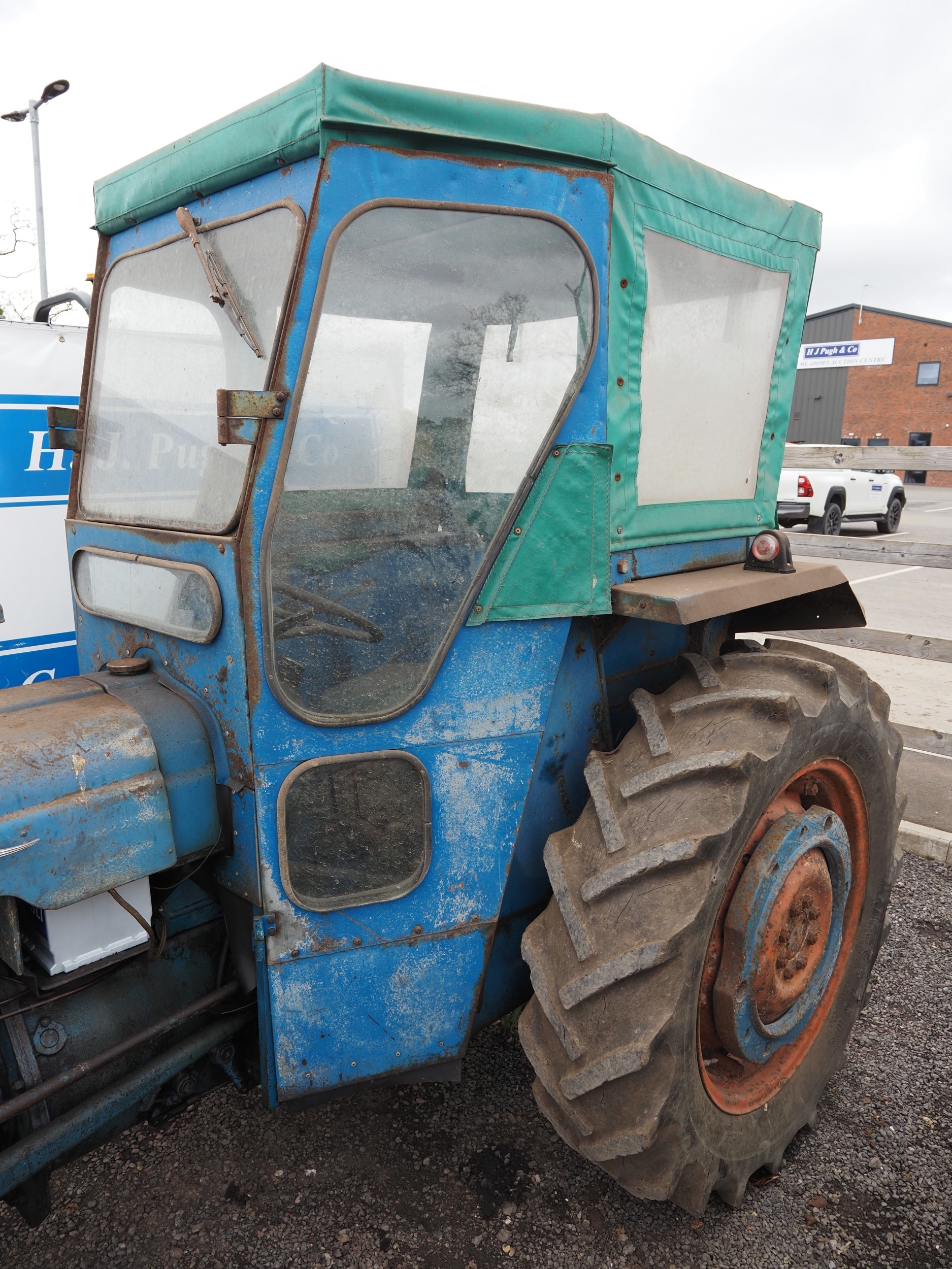 Fordson Dexta tractor. Runs and drives. Fitted with Lambourne cab, pick ...