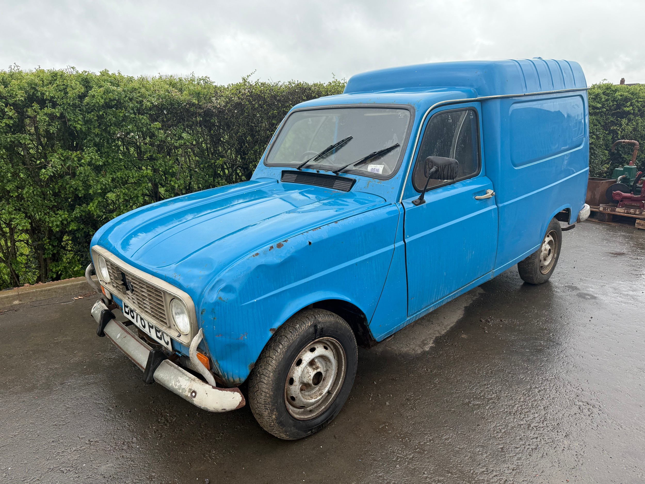 Renault 4 F6 Van. Reg B876 PBC. Keys in office