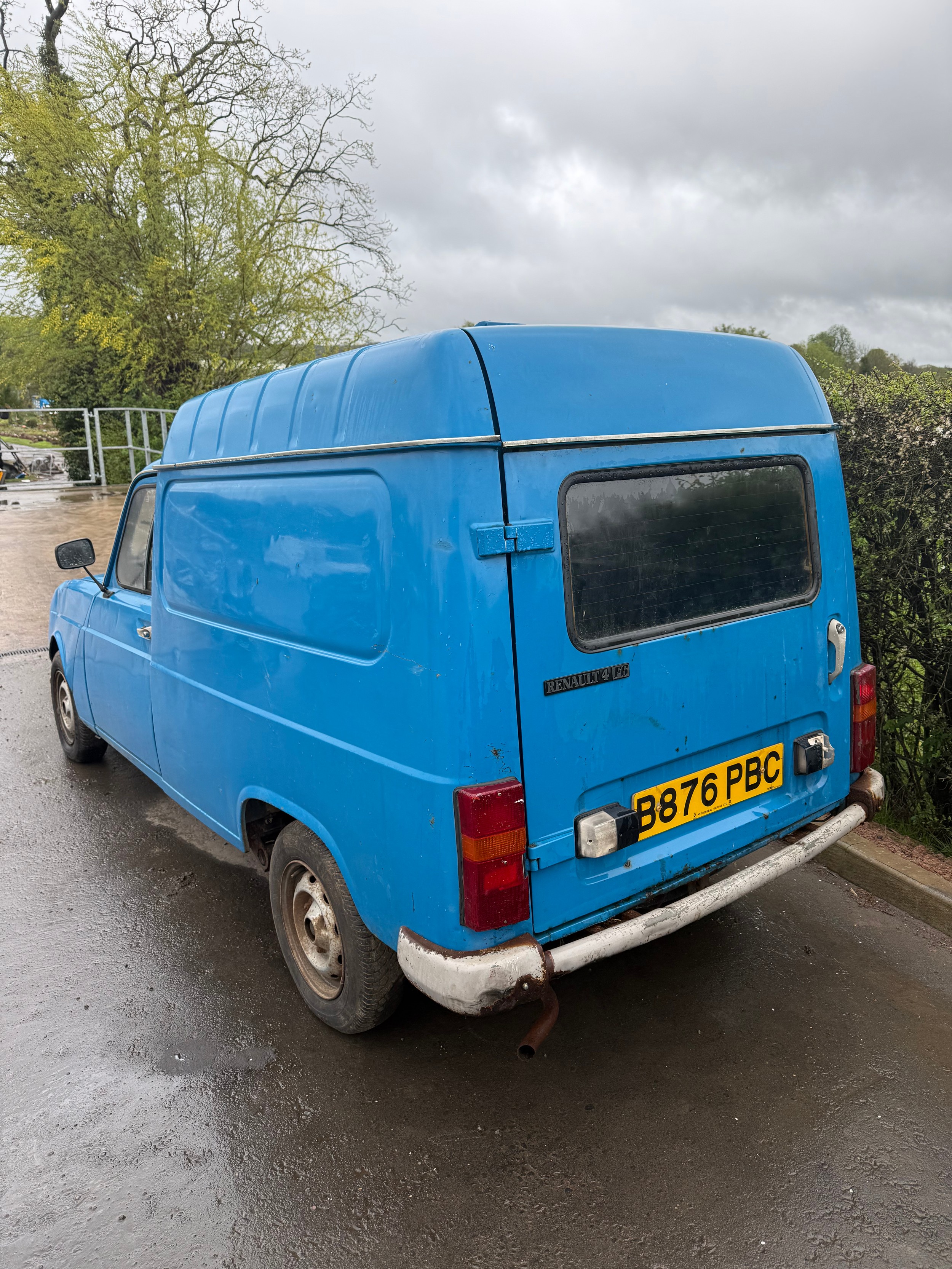 Renault 4 F6 Van. Reg B876 PBC. Keys in office