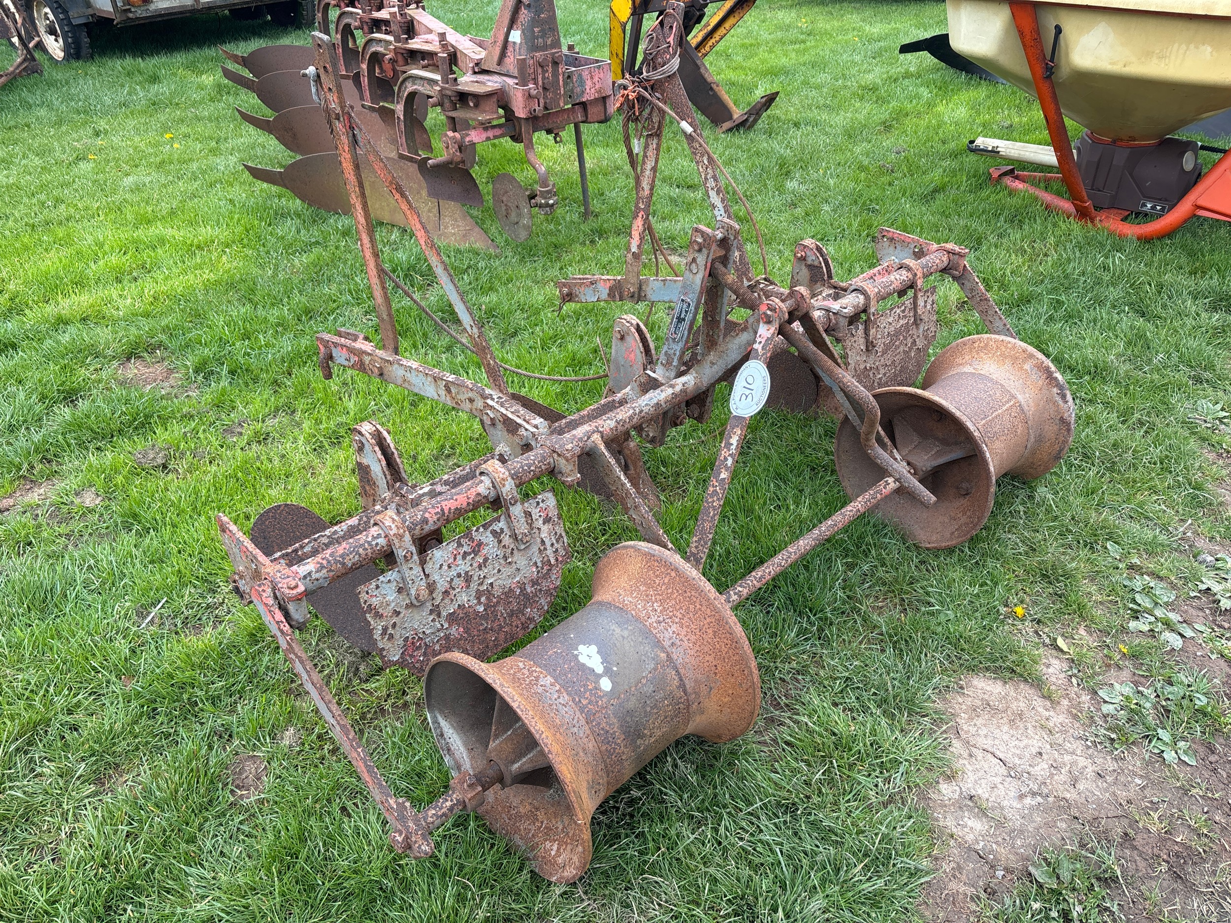 Reekie Ferguson front mounted potato ridger