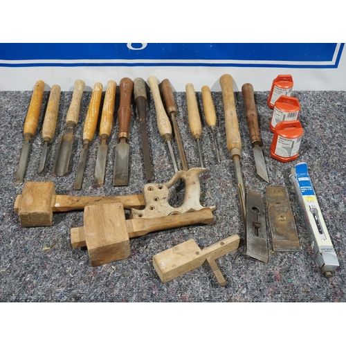 242 - Lathe turning chisels - 13, mallets, plane parts, Trend cutters and morticing chisel set