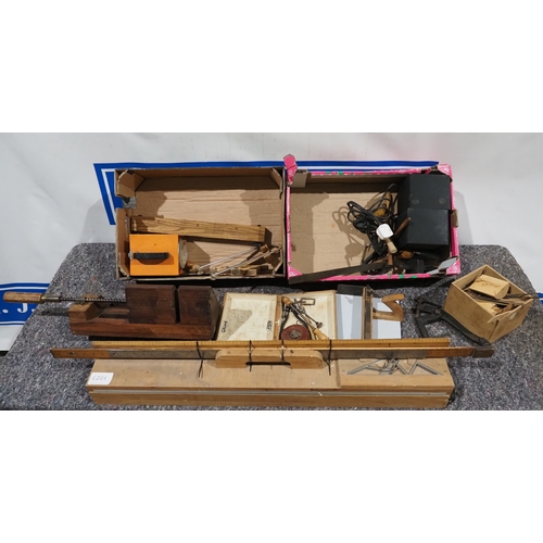 250 - Woodworking tools to include mitre shooting board, bench holdfast and long box modeller's balsa