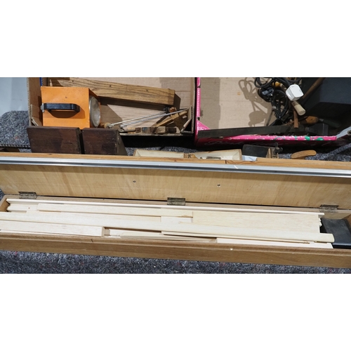 250 - Woodworking tools to include mitre shooting board, bench holdfast and long box modeller's balsa