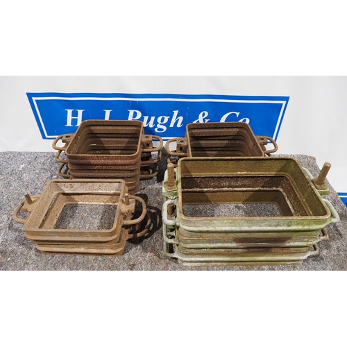 Metal sand boxes for casting