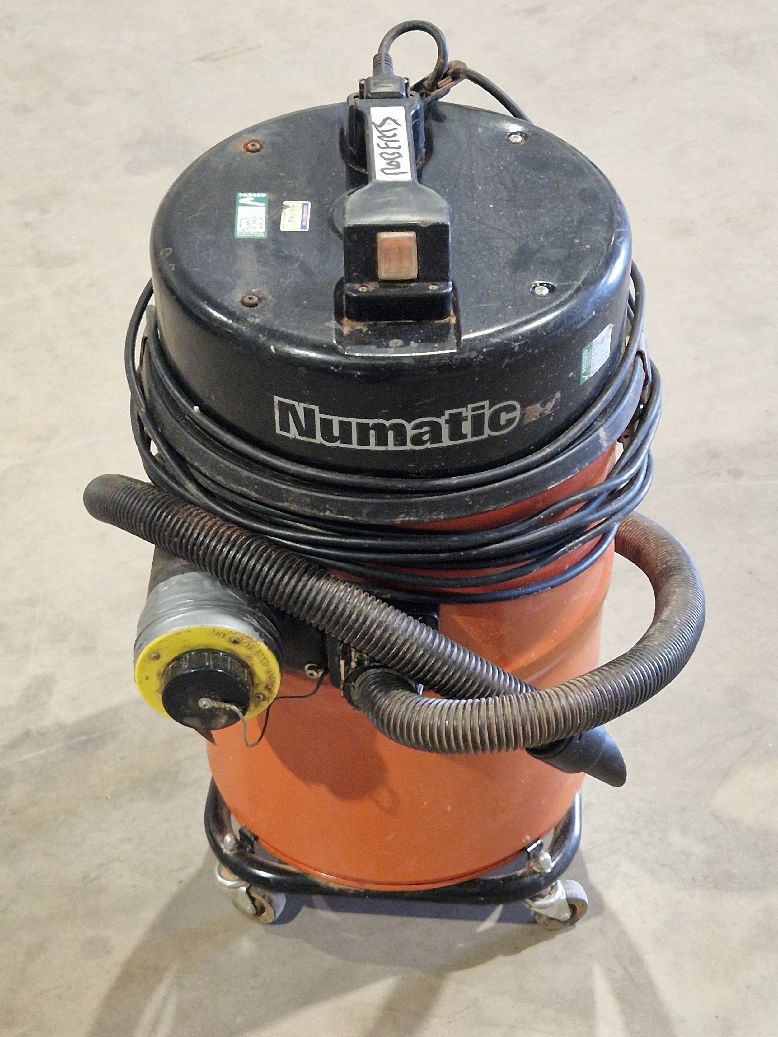 Numatic dust extractor