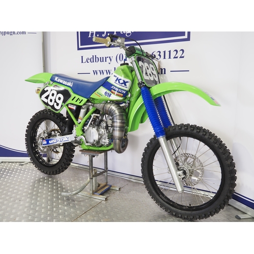 50 - Kawasaki KX125 motocross bike. 1989. 125cc
Frame No. JKAKXRG14KA002770
Engine No. KX125FE012180
Runs... 