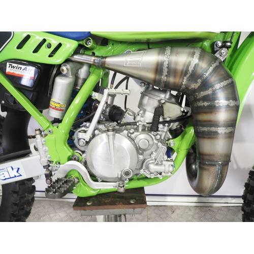 50 - Kawasaki KX125 motocross bike. 1989. 125cc
Frame No. JKAKXRG14KA002770
Engine No. KX125FE012180
Runs... 