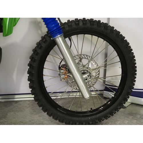 50 - Kawasaki KX125 motocross bike. 1989. 125cc
Frame No. JKAKXRG14KA002770
Engine No. KX125FE012180
Runs... 