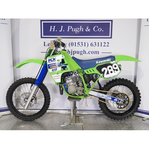 50 - Kawasaki KX125 motocross bike. 1989. 125cc
Frame No. JKAKXRG14KA002770
Engine No. KX125FE012180
Runs... 