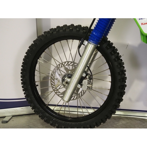 50 - Kawasaki KX125 motocross bike. 1989. 125cc
Frame No. JKAKXRG14KA002770
Engine No. KX125FE012180
Runs... 
