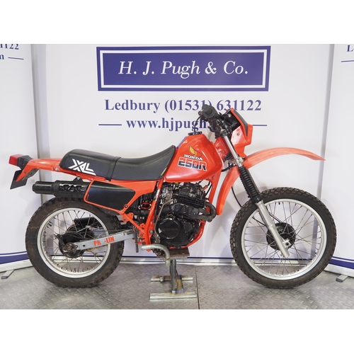 52 - Honda XL250R motocross bike. 1986. 249cc
Frame No. MD11-5106295
Engine No. MD11E-5105177
Runs and ri... 