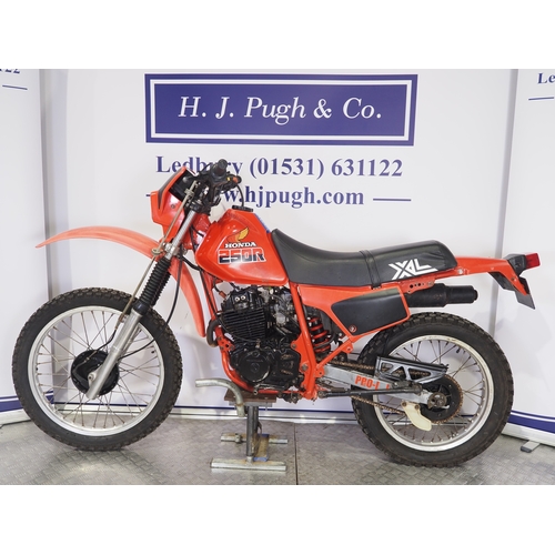 52 - Honda XL250R motocross bike. 1986. 249cc
Frame No. MD11-5106295
Engine No. MD11E-5105177
Runs and ri... 