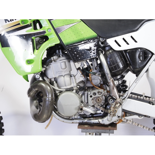 60 - Kawasaki KX500 motorcycle. 2003. 500cc
Frame No. JKAKXVEC13A035420
Engine No. KX500BE023984
Runs and... 
