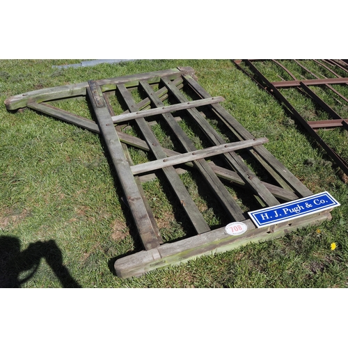 708 - Pair of wooden gates approx. 8ft