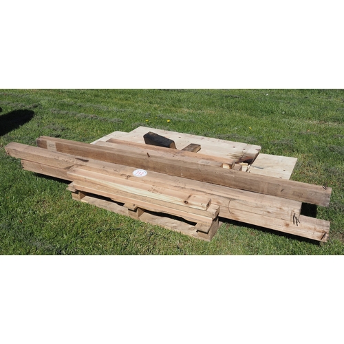 712 - Plyboard and timbers