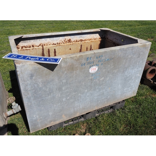 719 - Galvanised water tank 5x3ft