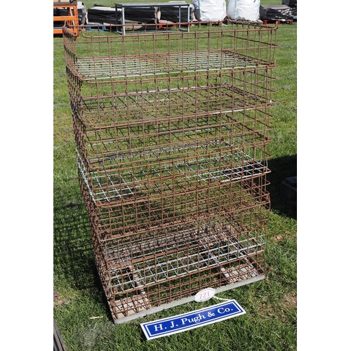 721 - Metal stacking trays