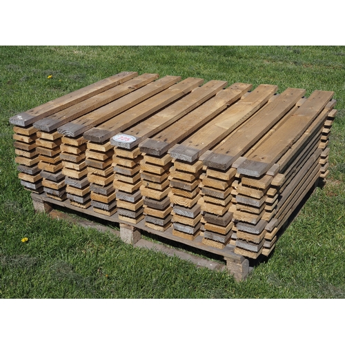 725 - Wooden fencing