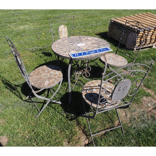 727 - Garden table and chairs