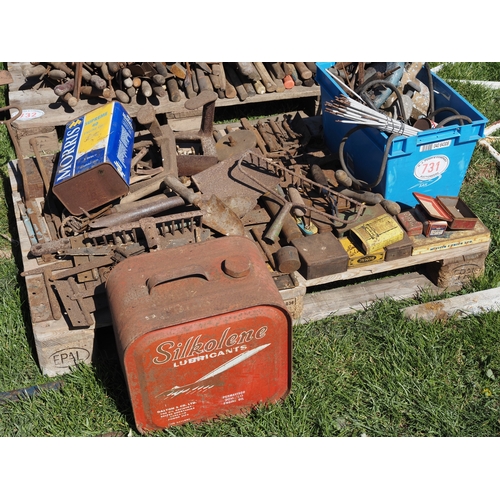 731 - Tools and cans
