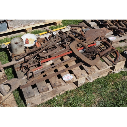 735 - Pallet of hand tools