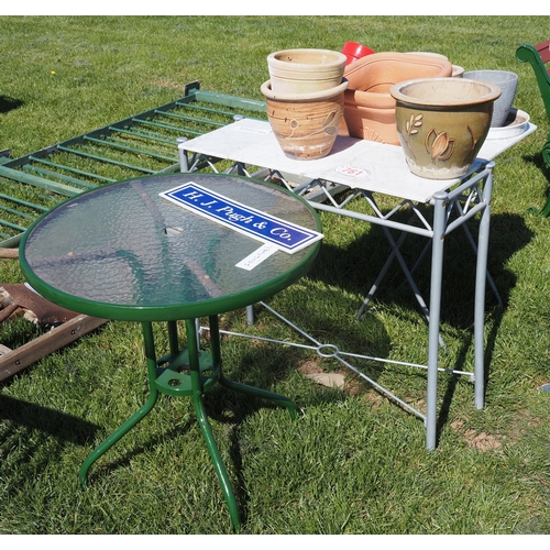 761 - Garden tables and pots