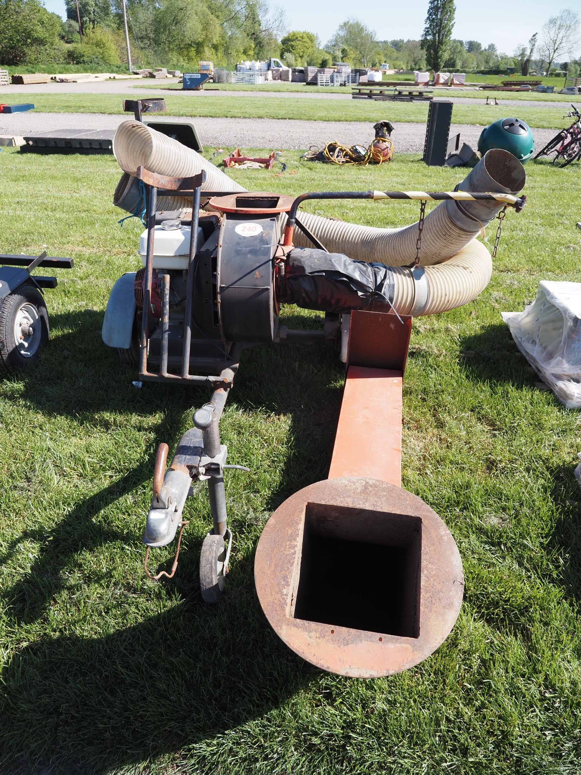 Trailed field cleaner